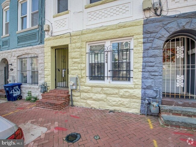 Building Photo - 424 Elm St NW Rental