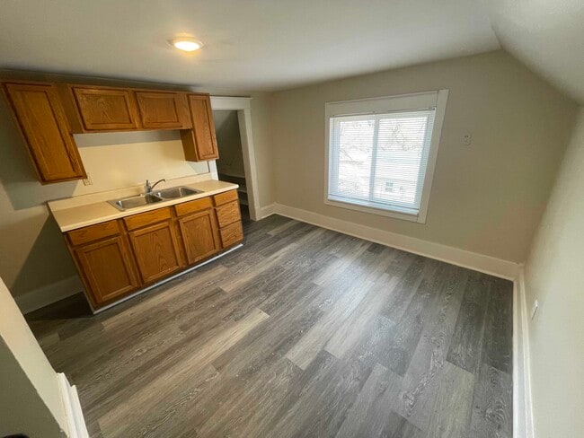 Photo - 1467 Division St