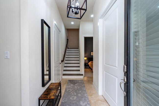 Photo - 94 N Hutcheson St