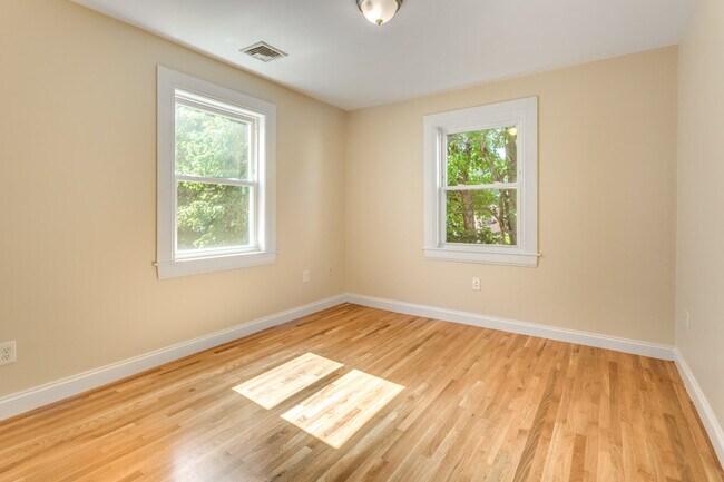 51 Colonial Ave