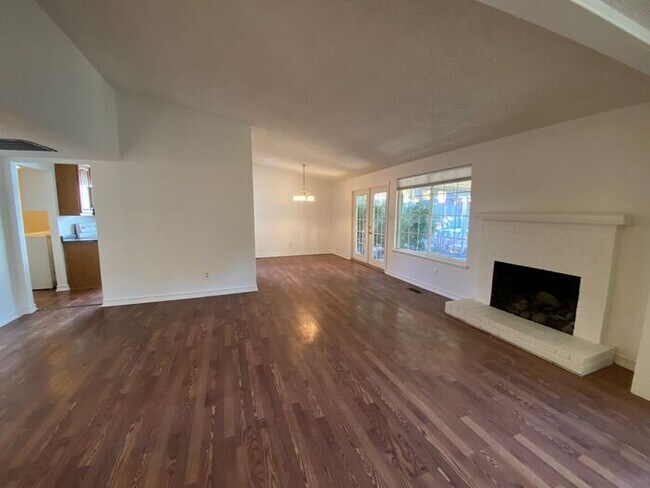 Photo - Amazing Central Sparks House - 5 Bedroom, 3 Full Baths