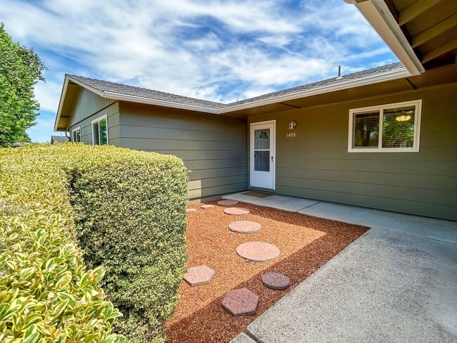 Photo - 1488 Warbler Dr SE