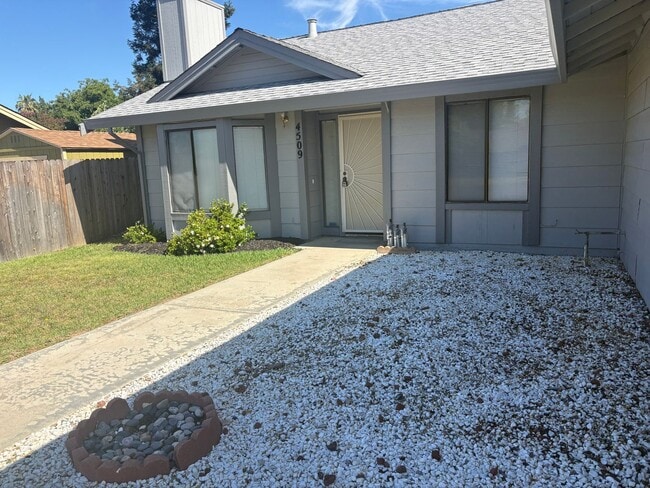 Photo - Spacious 3bed/2bath home in Antelope