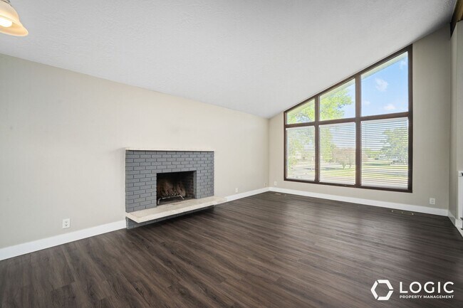 Photo - 512 E. Larchwood Drive-A Unit A