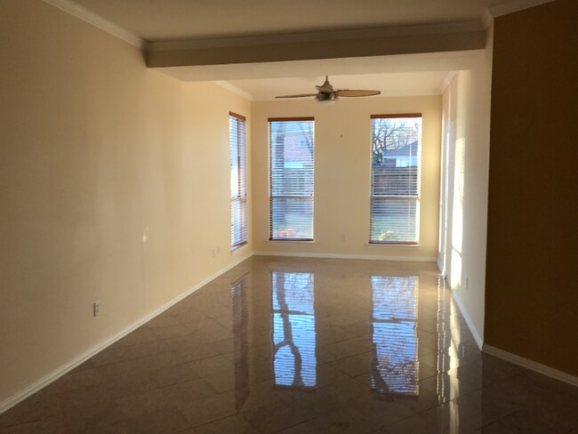 Photo - 1761 Meyerwood Ln S