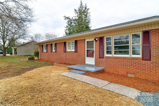 Photo - 172 Faith Rd House