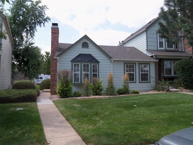 Building Photo - Great Littleton Location! 2 bedroom, 1 bat... Unit A Rental