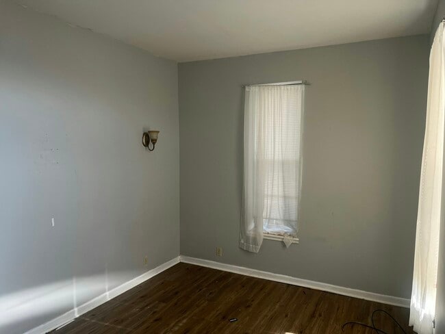 Photo - 812 E 6th St