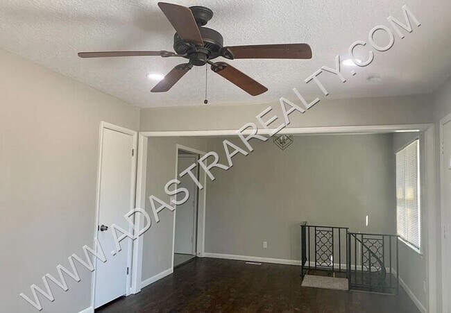 Beautiful Newly Remodeled Raytown Home-Available NOW!!
