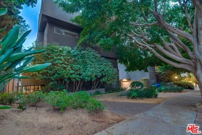 Photo - 1077 W Kensington Rd Unit 3