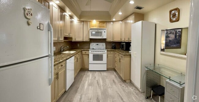 Building Photo - 3051 N Course Dr Rental