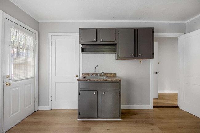 Berclair 1BR with appliances included — $750/mo, $450 deposit