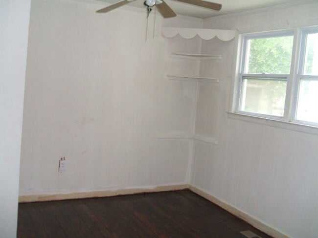 Photo - 4 Bedroom house---walk to Forsyth in 15 mi...