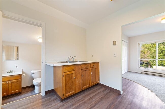 Photo - 325 E 8th St Unit 2