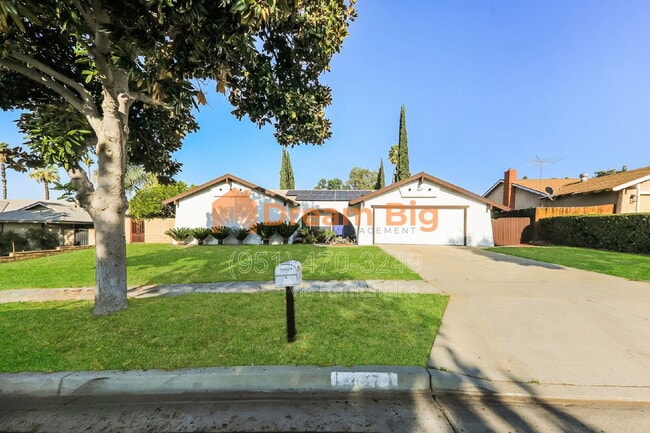 Photo - 2877 Sandberg St