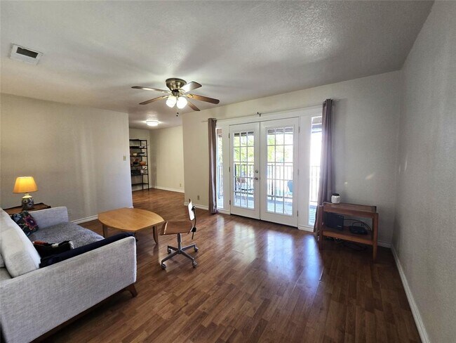 Photo - 2600 Penny Ln Unidad 212