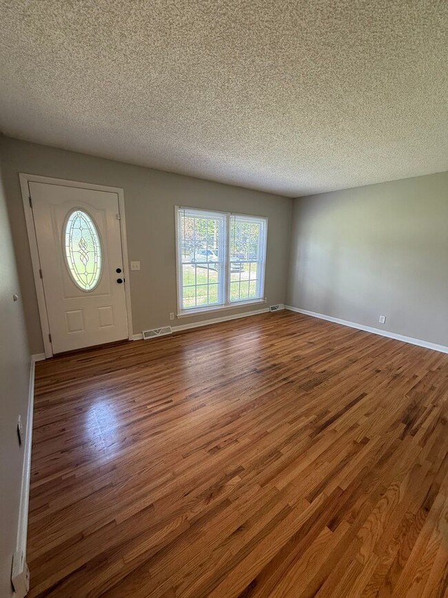 110 Oakwood Dr