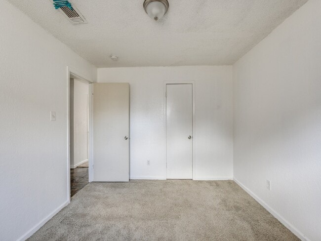 Building Photo - 1711 Wichita St Unit 8 Rental
