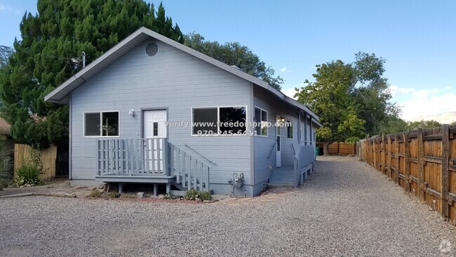 Building Photo - Updated 2 Bedroom 2 Bath House with Conven...