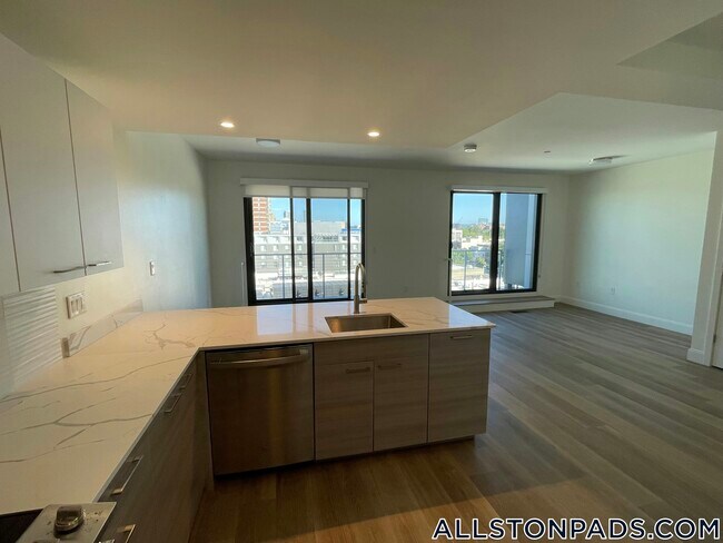 Building Photo - 1079 Commonwealth Ave Rental