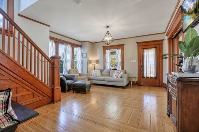 Photo - 11925 Lancaster St