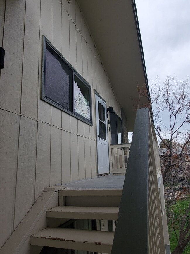 Photo - Recently Updated and Spacious 1B / 1B Available for June!