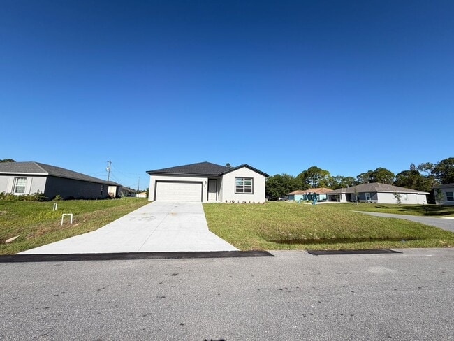 Photo - 2810 Felda Ave