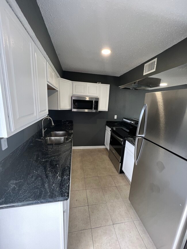 Building Photo - 520 Revere Dr Unit A