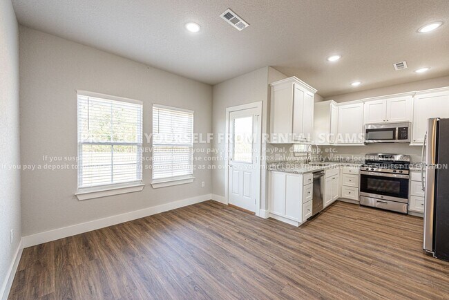 3102 SW Garrison Ln Unit 2