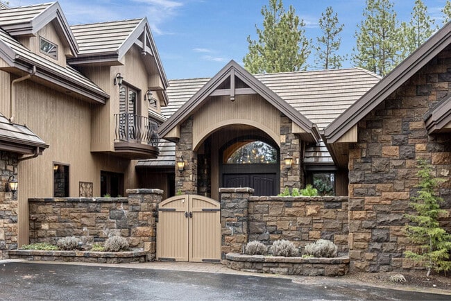 Photo - 61725 Broken Top Dr