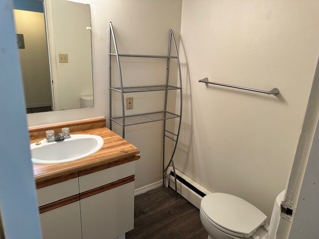 Photo - 639-639 Constance Ave