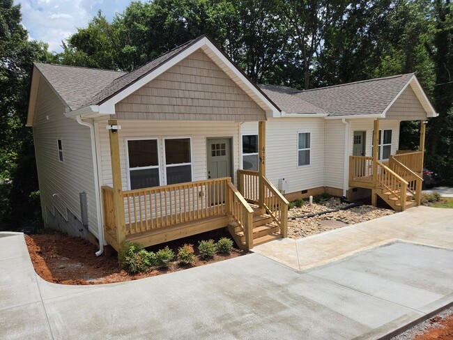 Building Photo - 5724 Wallwood Rd