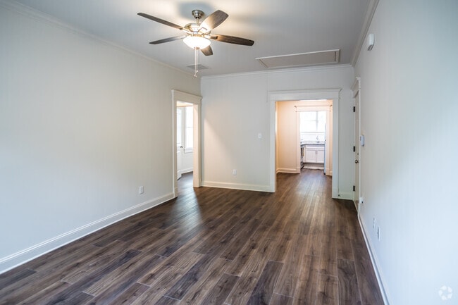1 BR, 1 BA - 700SF