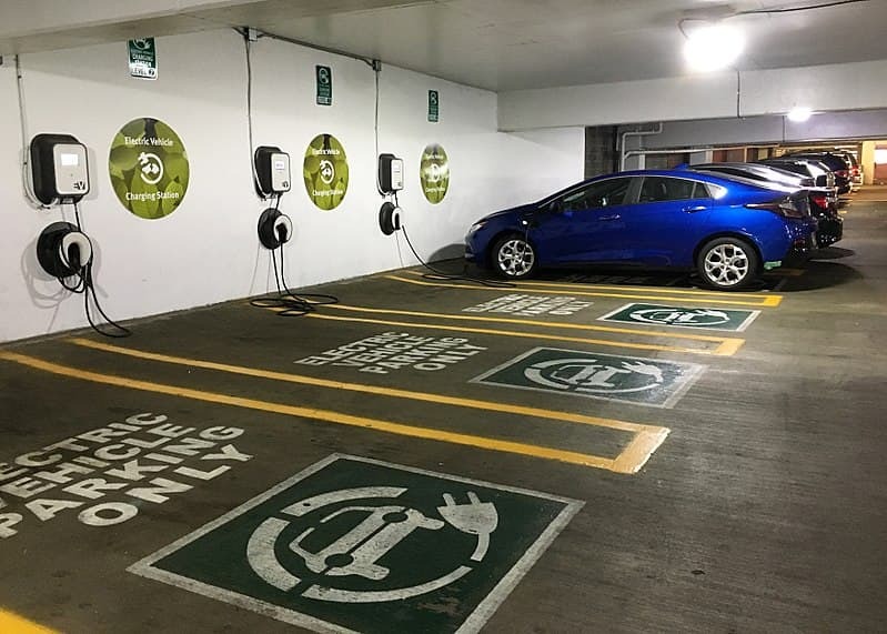 LV 2 EV Charging - 6305 N Rosebury Ave Apartamentos Unidad 2E