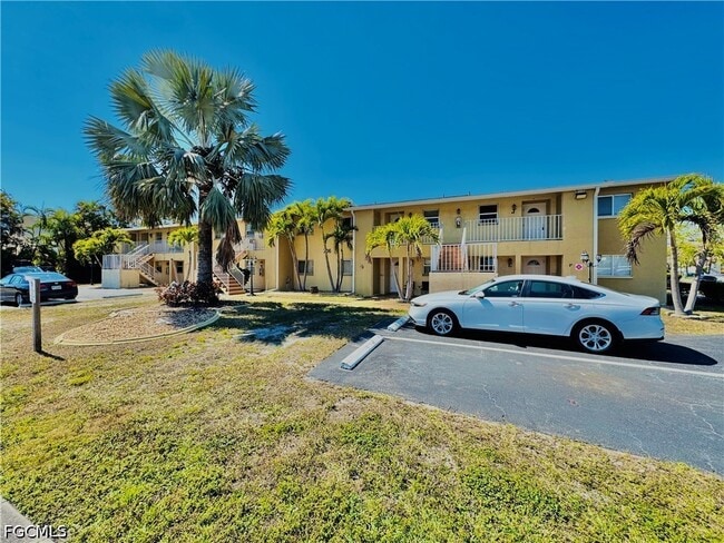 Building Photo - 706 SE 13th Ct Unit C