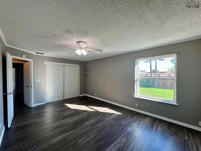 Photo - 4616 Mistletoe Dr