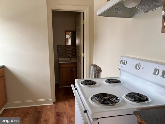 Photo - 330 E Chestnut St