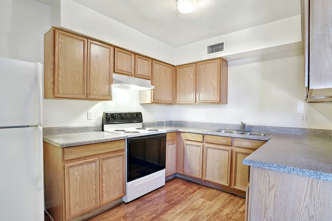 Foothills Court Apartments