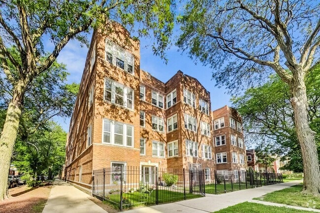 Building Photo - Gorgeous 2 Bed, Plus Sunroom/Office, 1 Bat... Rental