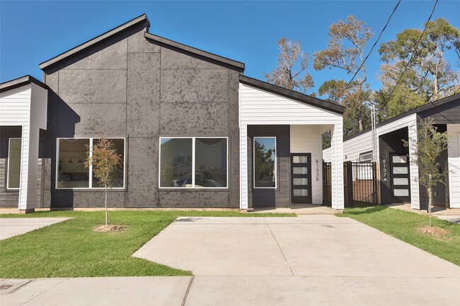 Photo - 8133 Cabot St