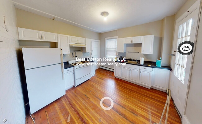 Building Photo - 63 Dana St Unit 9