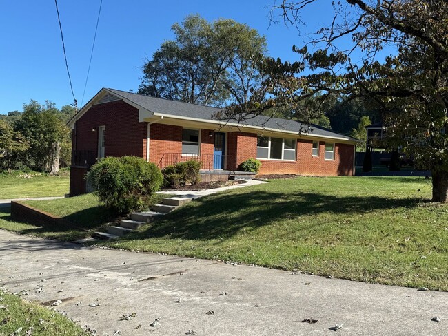 Building Photo - 424 Bridge View Ln