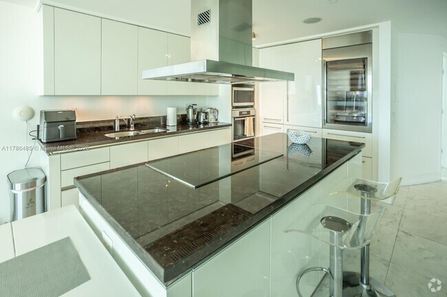 Building Photo - 2950 NE 188th St Unit # 401 Rental