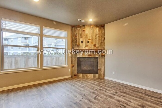 Photo - 3 Bed, 2.5 Bath Townhome in Orchards by Pr...