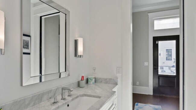 Photo - 1013 Euclid Ave NE