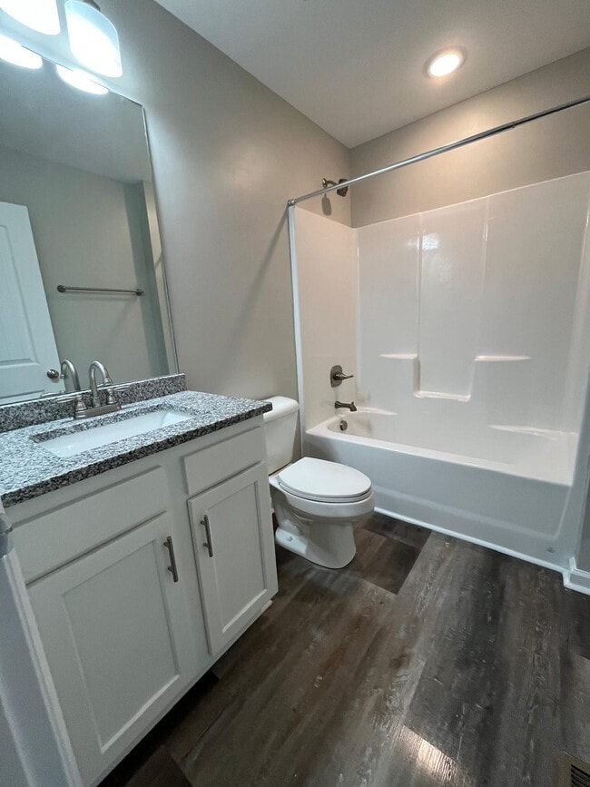 Photo - 1045 Dixie Plaza