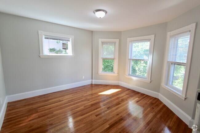 Building Photo - 34 Russell St Unit 3 Rental