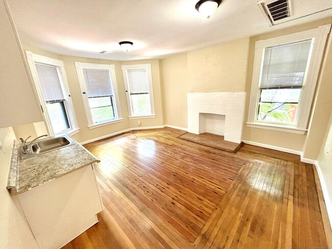 Building Photo - 135 W Main St Unit 4B Rental
