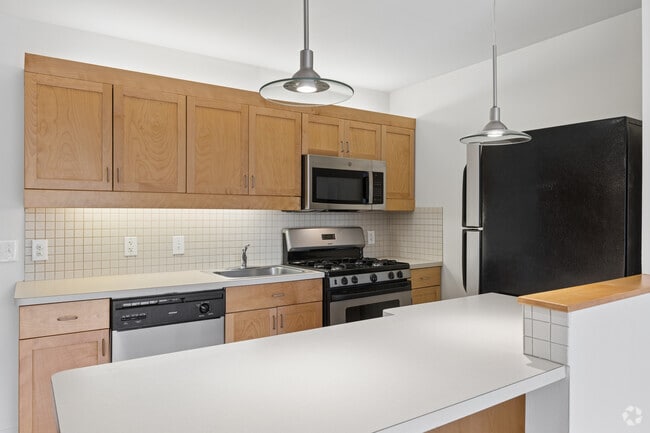 1BR, 1BA - 535SF - Kitchen