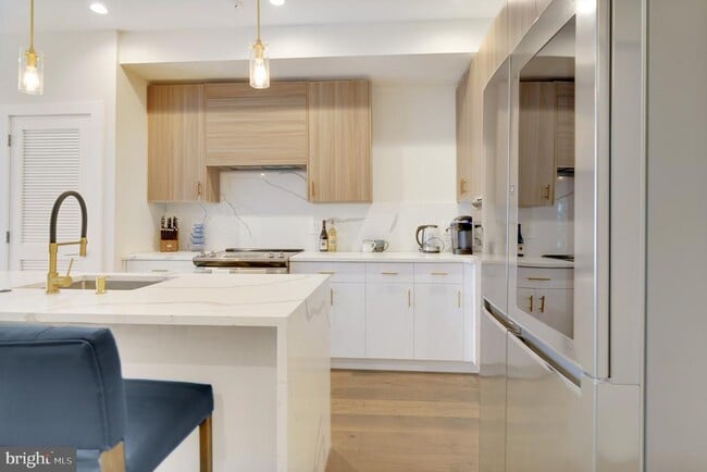 Building Photo - 922 N 15th St Unit 2 Rental